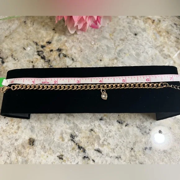 💖NWT Guess gold tone charm bracelet - Picture 3 of 7
